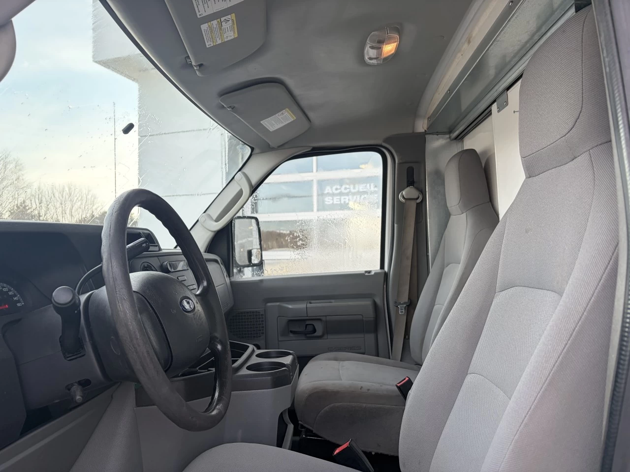 2017 Ford E-450 Super Duty E-450 CUBE 16 PIEDS https://www.st-norbertford.com/resize/b990ff35b810a3abc0cc817b2ca24889-1
