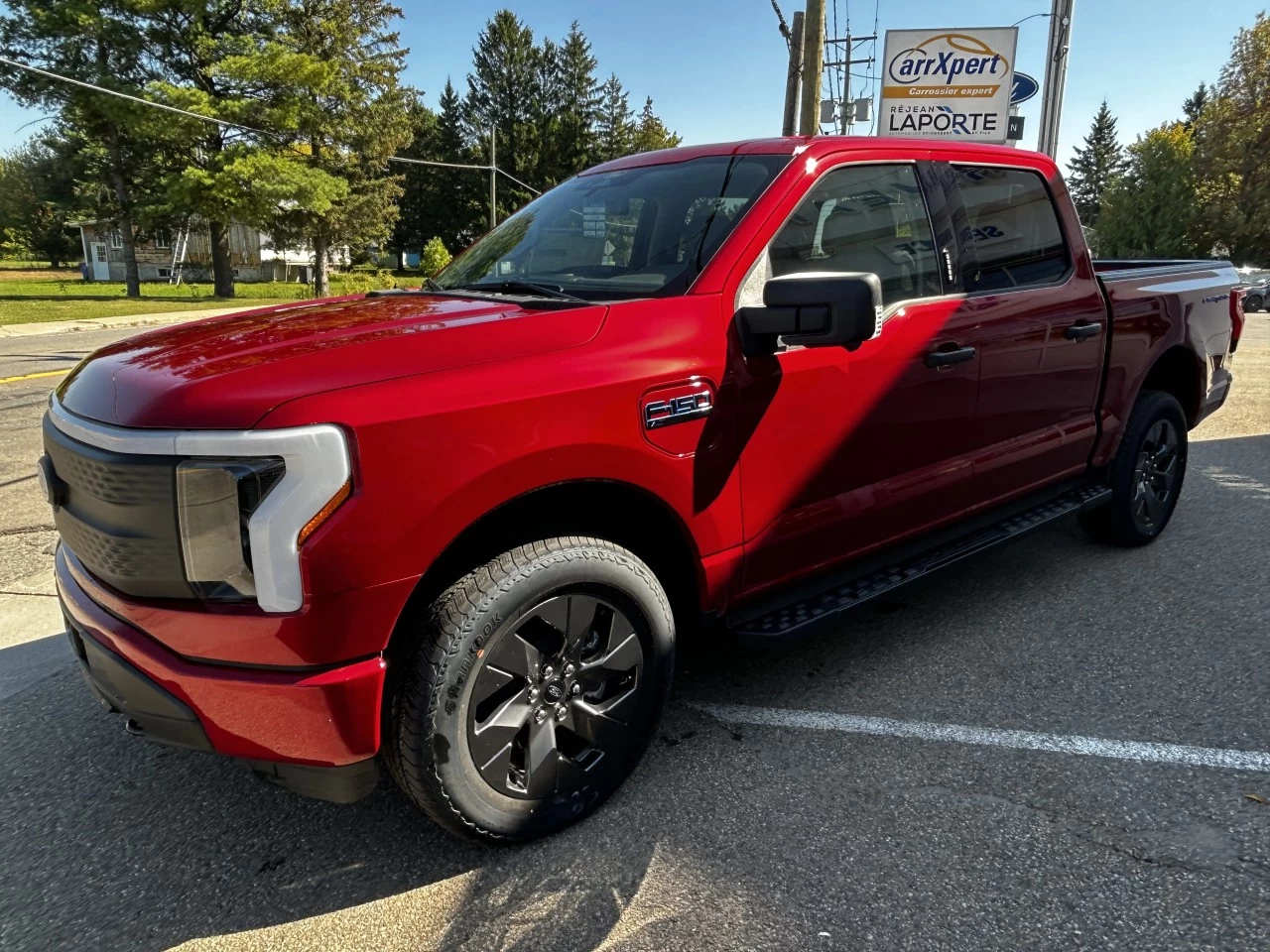 2024 Ford F-150 Lightning XLT https://www.st-norbertford.com/resize/b990ff35b810a3abc0cc817b2ca24889-1