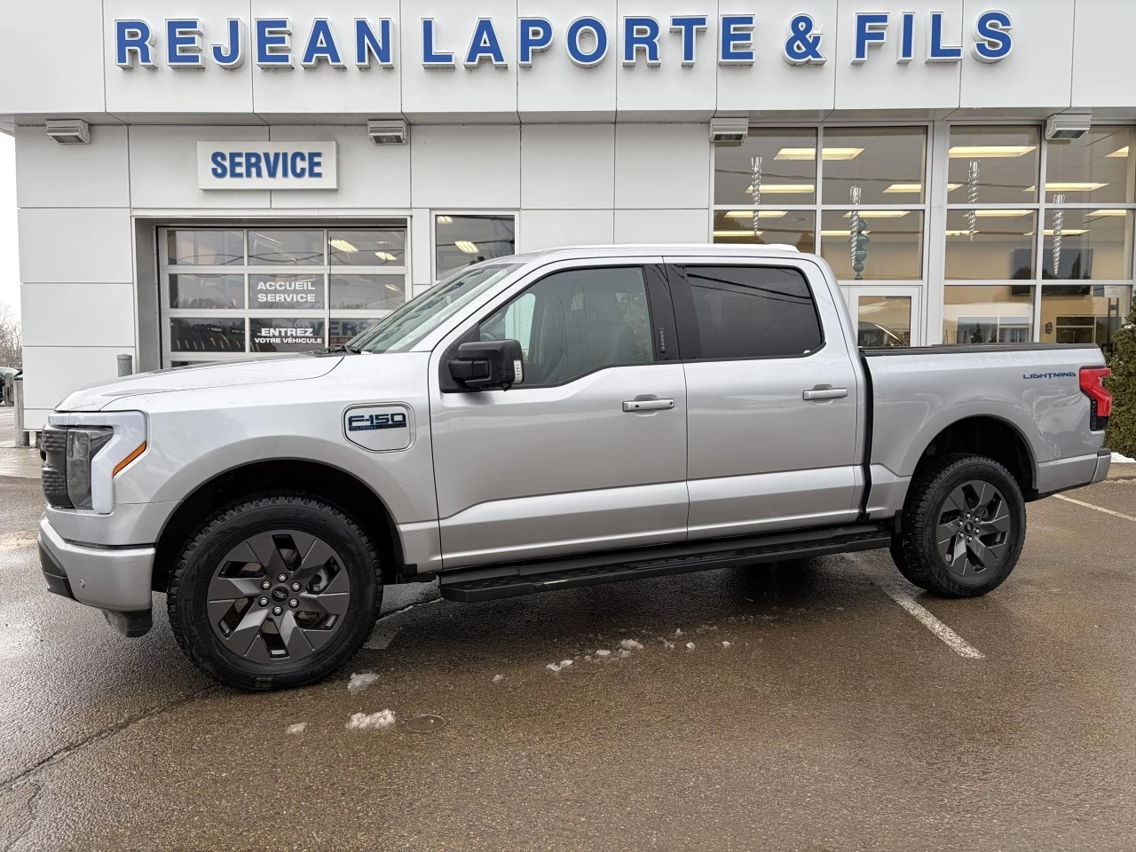 2024 Ford F-150 Lightning FLASH 131Kwh GROSSE BATTERIE, ECRAN 15 POUCES, VOLANT CHAUFFANT ADMISSIBLE iVMLZE https://www.st-norbertford.com/resize/b990ff35b810a3abc0cc817b2ca24889-1