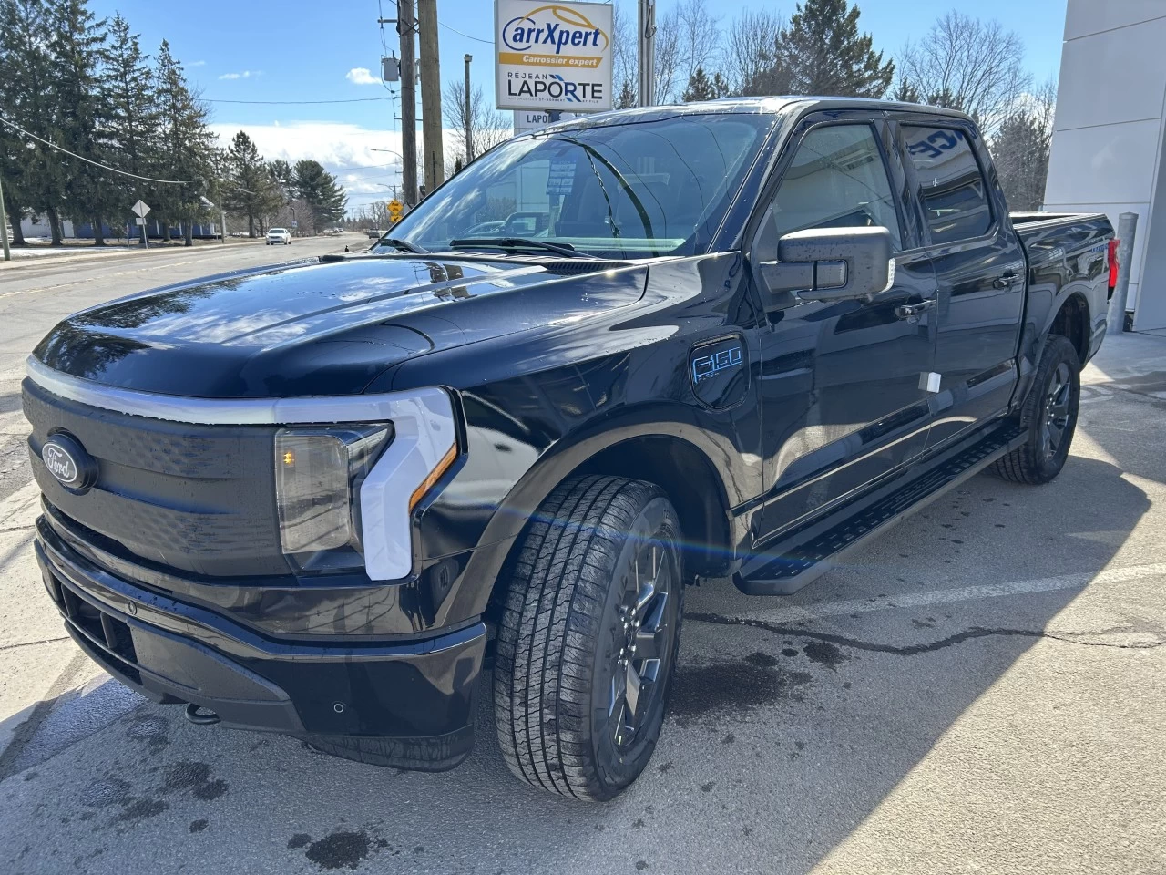 2025 Ford F-150 Lightning Flash 4WD https://www.st-norbertford.com/resize/b990ff35b810a3abc0cc817b2ca24889-1