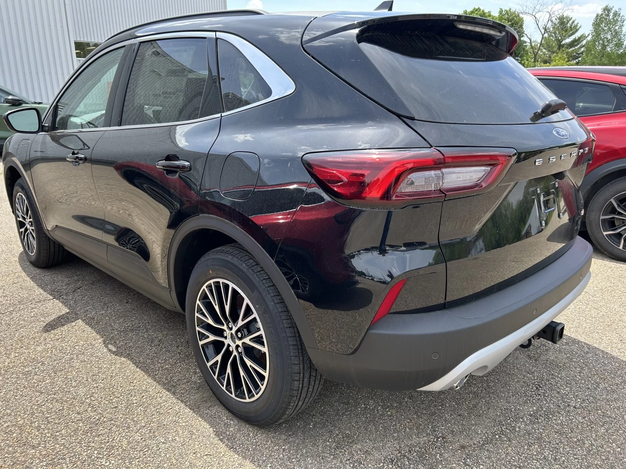 2025 Ford Escape PHEV FWD https://www.st-norbertford.com/resize/b990ff35b810a3abc0cc817b2ca24889-1