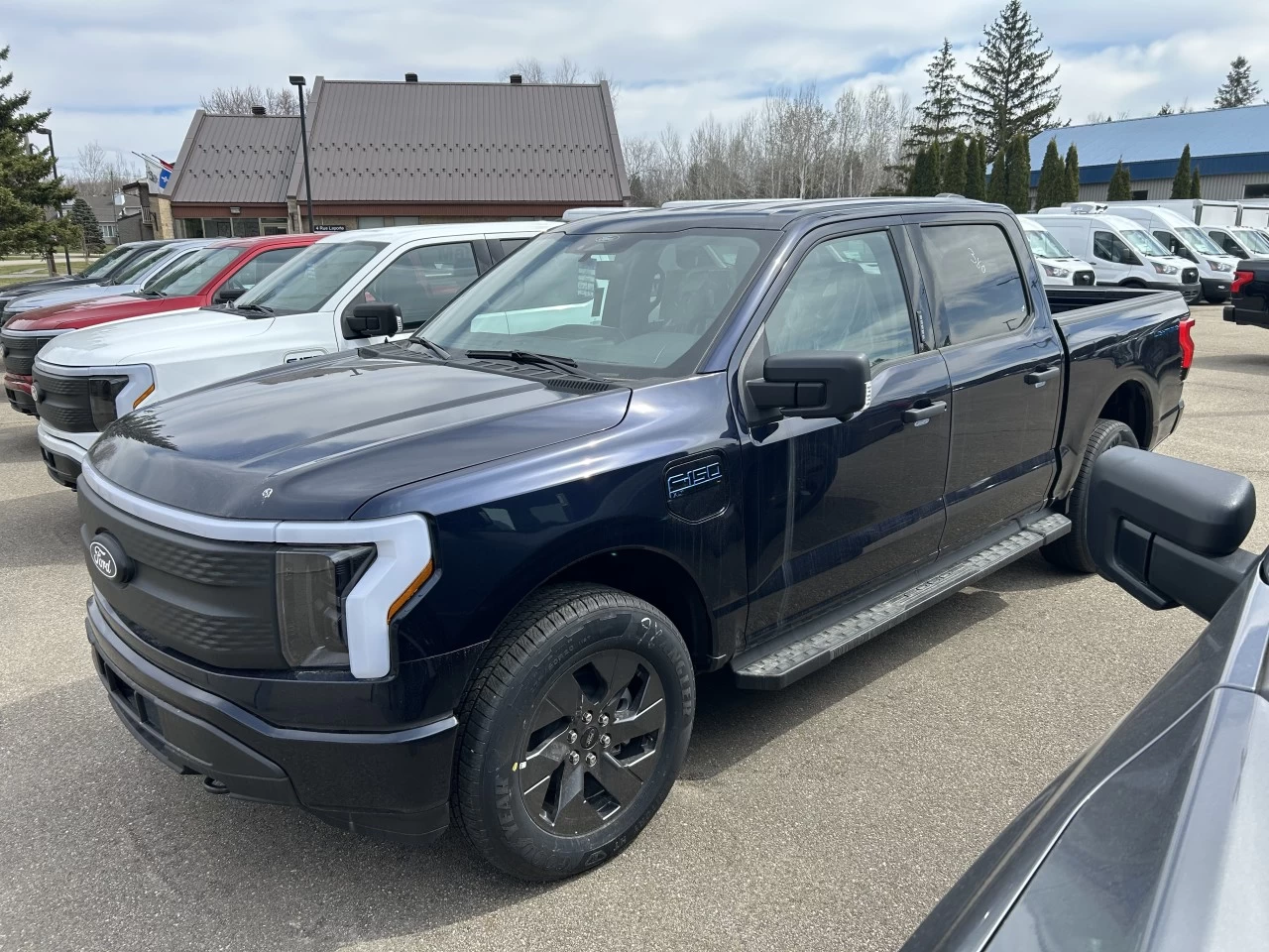2024 Ford F-150 Lightning XLT https://www.st-norbertford.com/resize/b990ff35b810a3abc0cc817b2ca24889-1