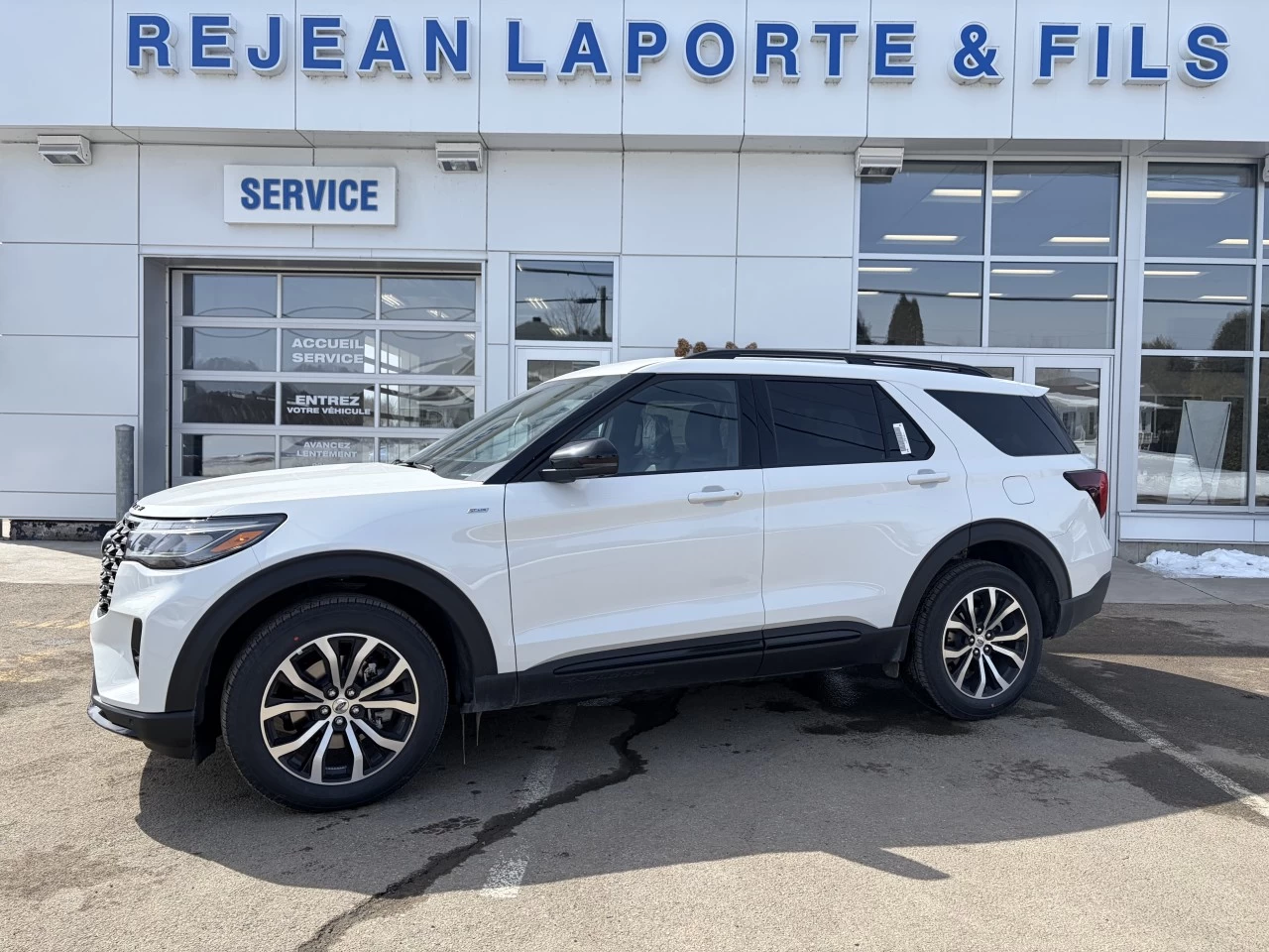 2026 Ford Explorer ST-Line https://www.st-norbertford.com/resize/b990ff35b810a3abc0cc817b2ca24889-1