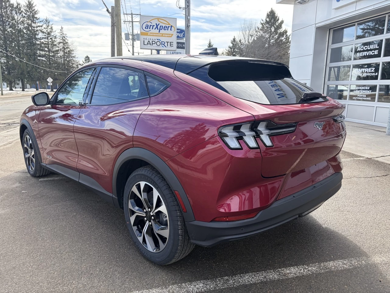 2025 Ford Mustang Mach-E SELECT https://www.st-norbertford.com/resize/b990ff35b810a3abc0cc817b2ca24889-1