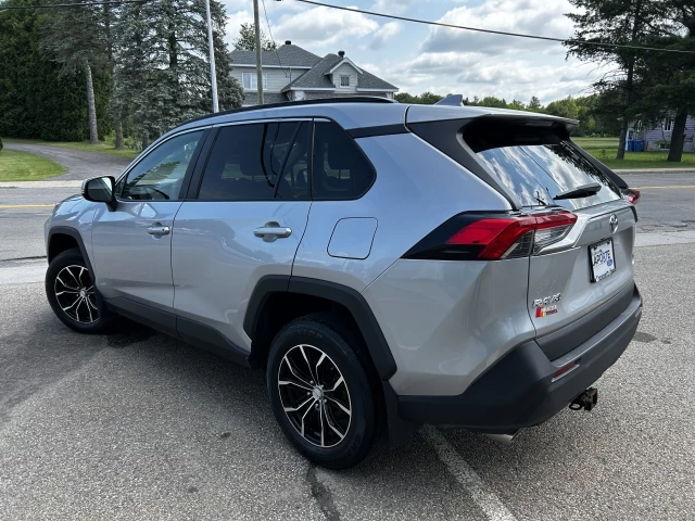 Toyota RAV4 LE 2020