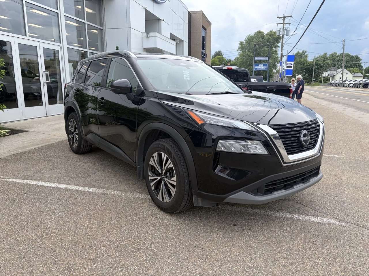 2023 Nissan Rogue SV https://www.st-norbertford.com/resize/b990ff35b810a3abc0cc817b2ca24889-1