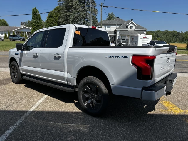 Ford F-150 Lightning FLASH 4X4 2025