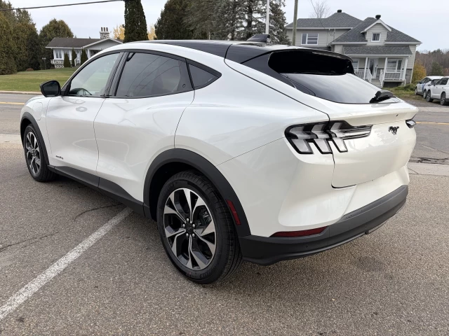 Ford Mustang Mach-E SELECT AWD 2025