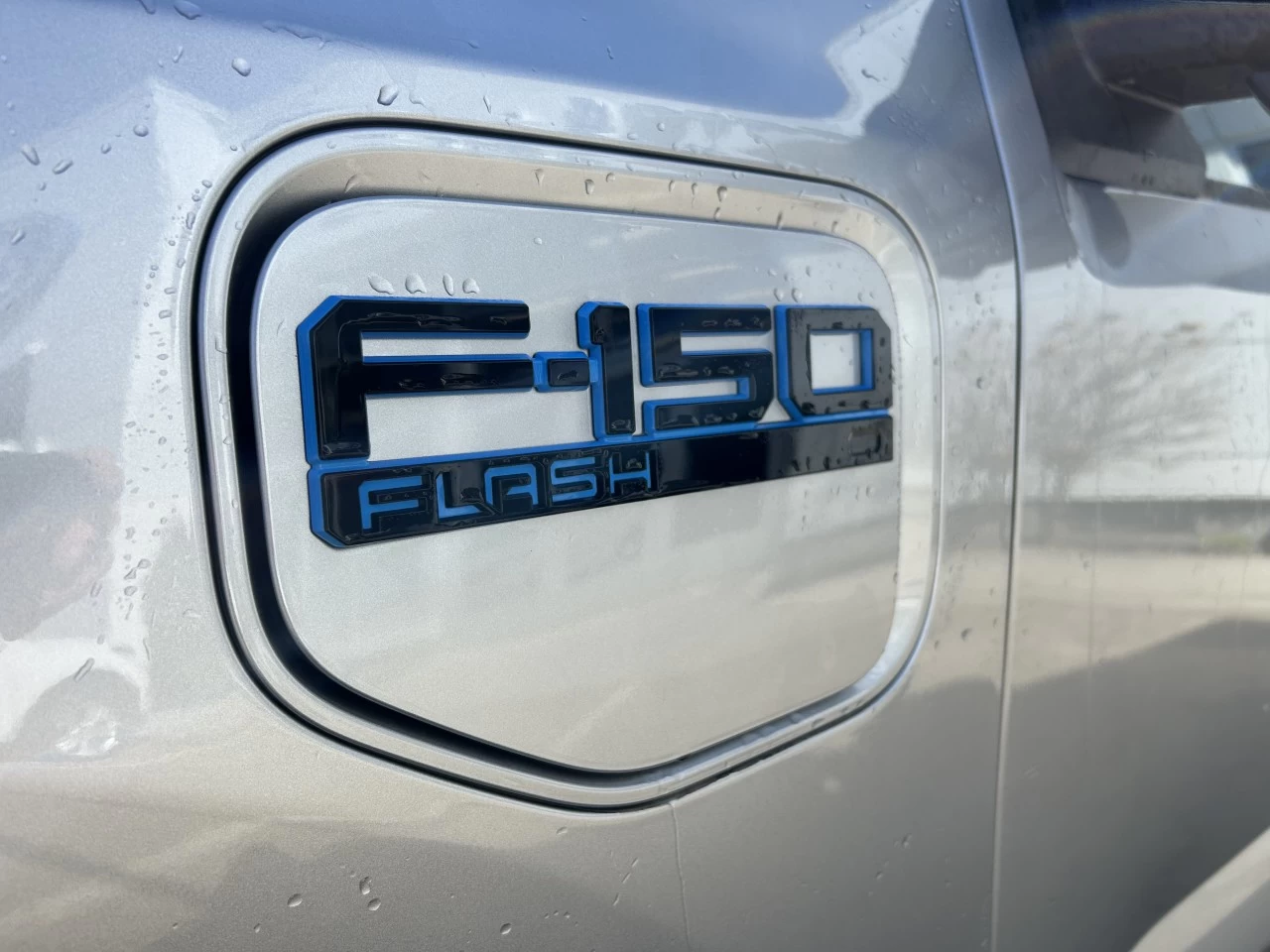 2025 Ford F-150 Lightning FLASH https://www.st-norbertford.com/resize/b990ff35b810a3abc0cc817b2ca24889-1