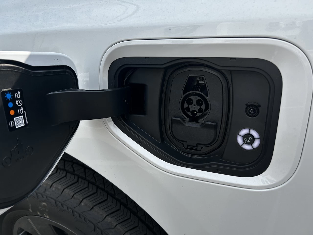 2025 Ford F-150 Lightning FLASH https://www.st-norbertford.com/resize/b990ff35b810a3abc0cc817b2ca24889-1