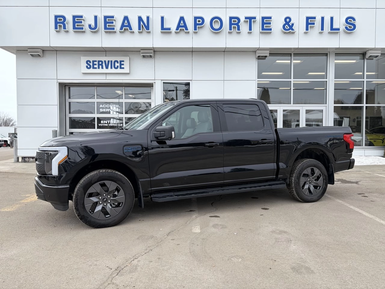 2025 Ford F-150 Lightning FLASH https://www.st-norbertford.com/resize/b990ff35b810a3abc0cc817b2ca24889-1