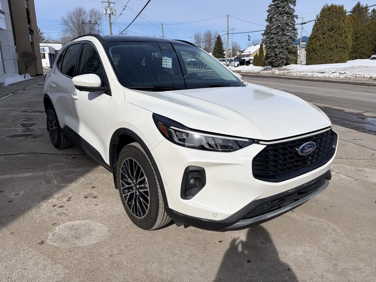 2023 Ford Escape PHEV HAUT NIVEAU 700A TOIT PANORAMIQUE ENSEMBLE REMORQUAGE AFFICHAGE TÊTE HAUTTE Main Image