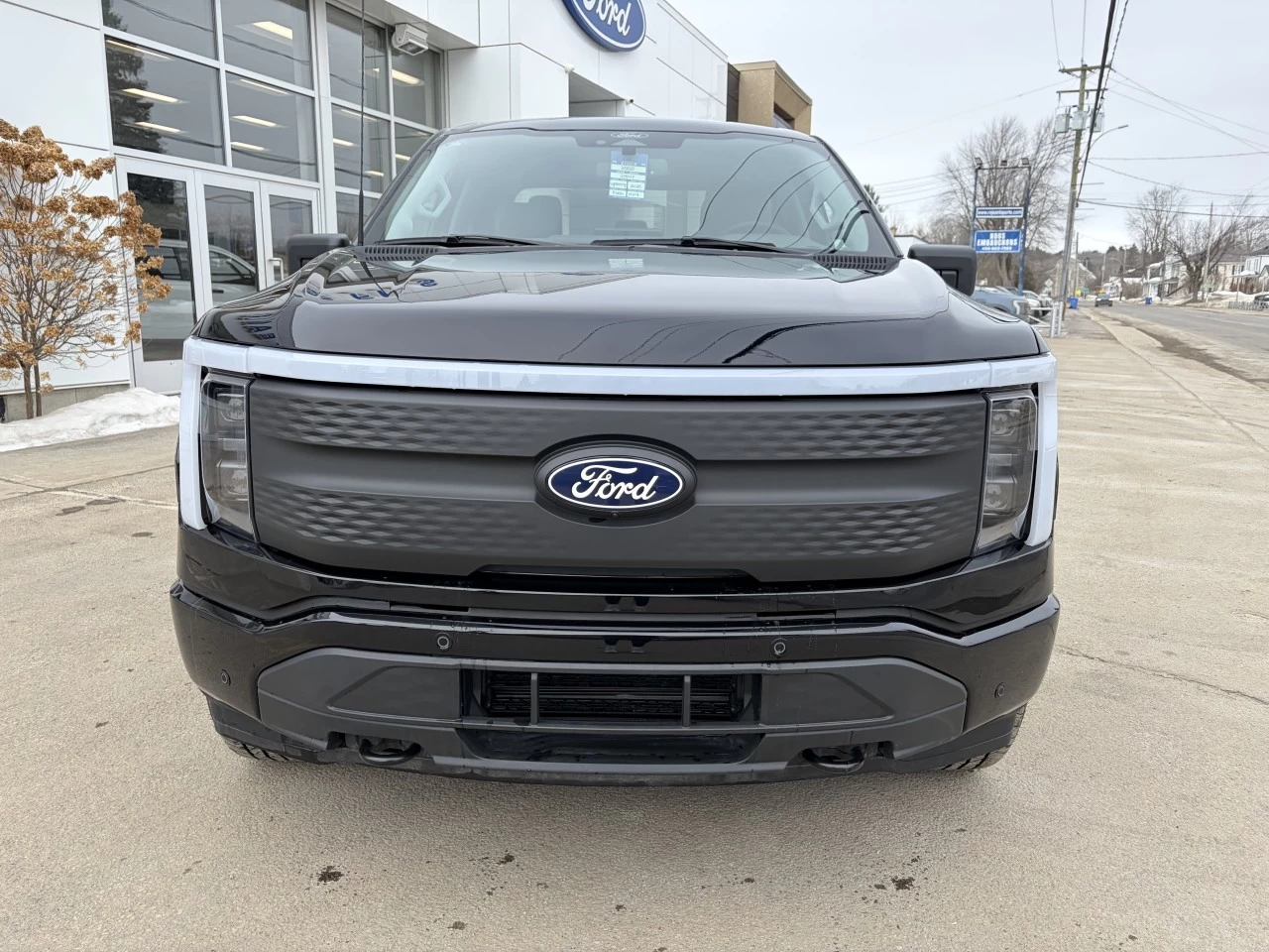 2025 Ford F-150 Lightning FLASH https://www.st-norbertford.com/resize/b990ff35b810a3abc0cc817b2ca24889-1