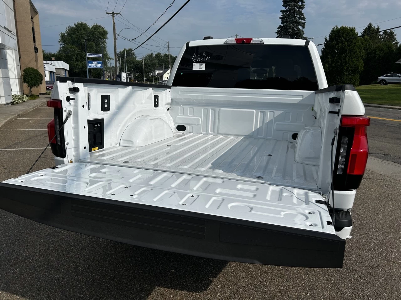 2025 Ford F-150 Lightning FLASH https://www.st-norbertford.com/resize/b990ff35b810a3abc0cc817b2ca24889-1