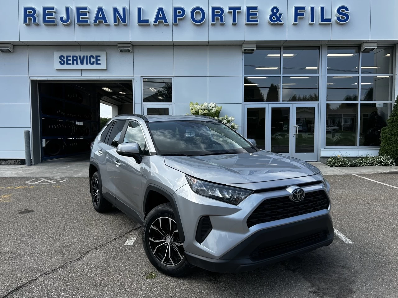 2020 Toyota RAV4 LE Main Image