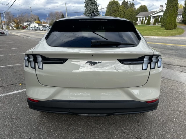 Ford Mustang Mach-E SELECT AWD 2025