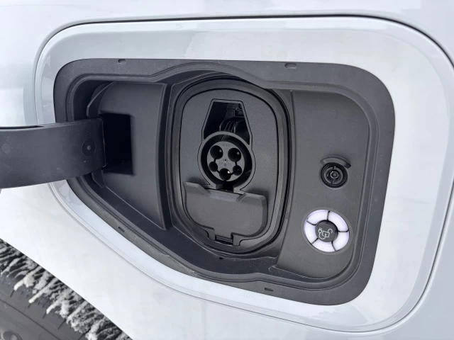 Ford F-150 Lightning LARIAT TOIT OUVRANT SYNC4A BATTERIE LONGUE DURÉE 131KWH 2025