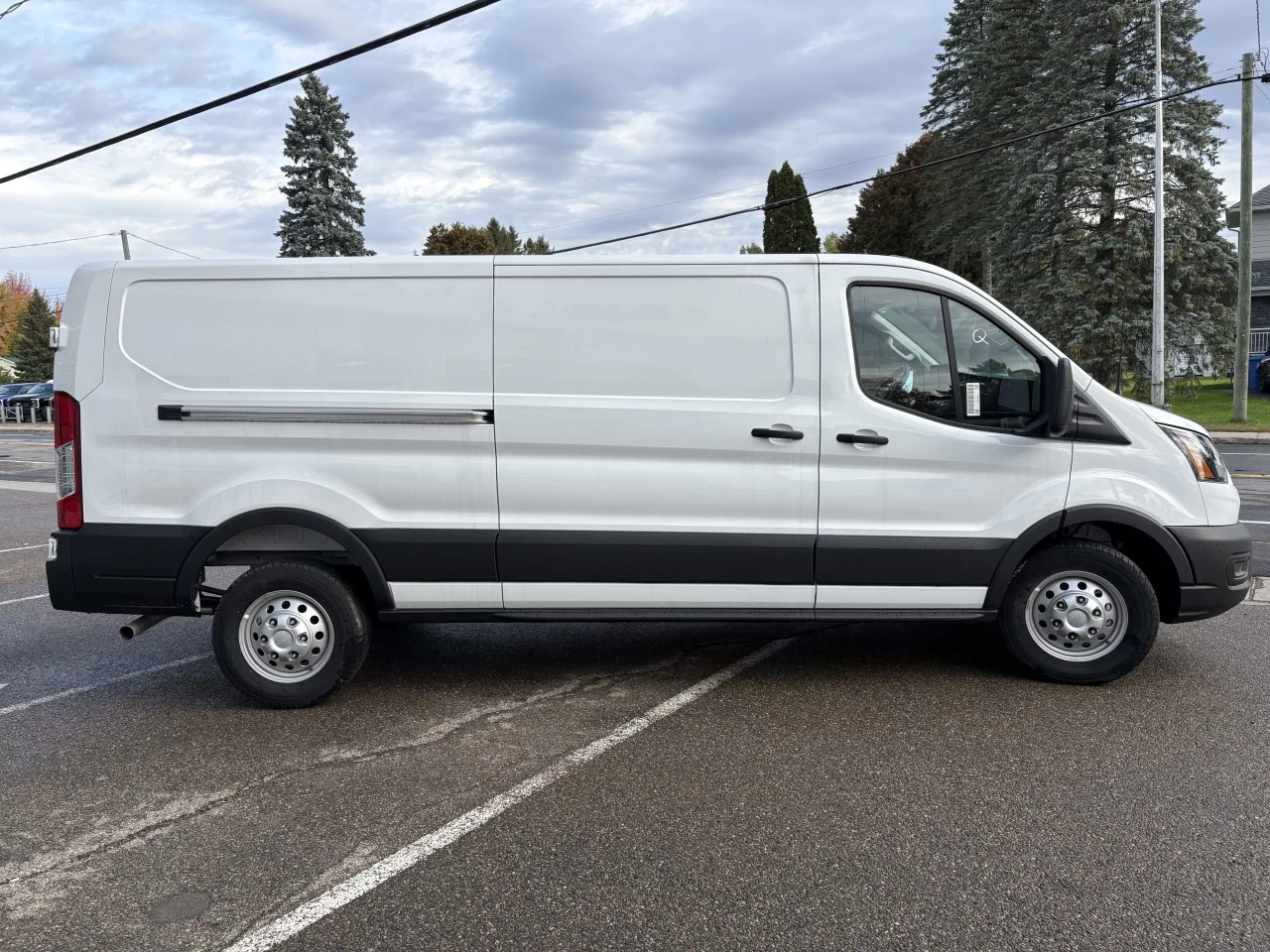 2026 Ford Transit fourgon utilitaire Toit bas 148 RWD T-250 Low Rf 9070 GVWR RWD Main Image