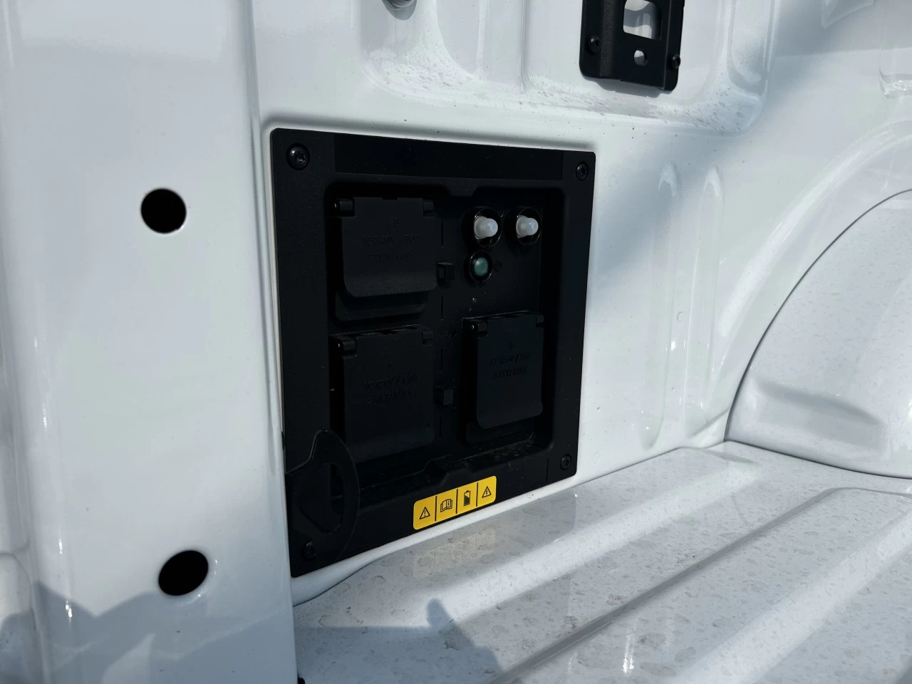 2025 Ford F-150 Lightning FLASH https://www.st-norbertford.com/resize/b990ff35b810a3abc0cc817b2ca24889-1