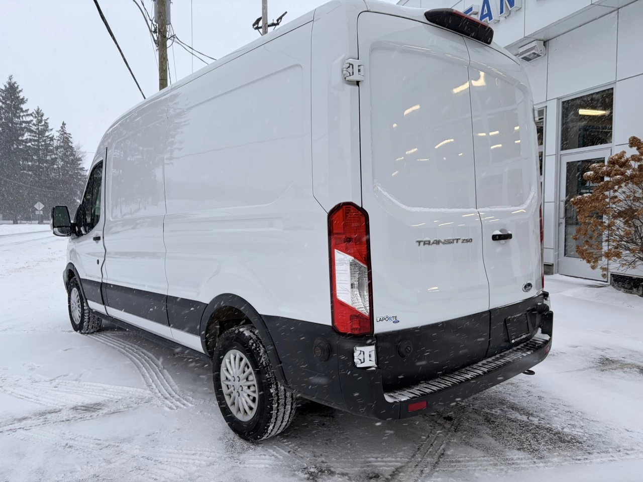2019 Ford Transit-250 T-250 148" Med Rf 9000 GVWR Sliding RH Dr https://www.st-norbertford.com/resize/b990ff35b810a3abc0cc817b2ca24889-1