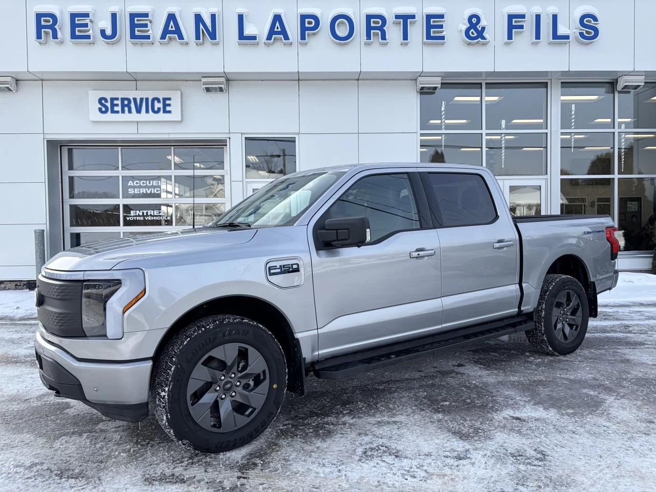 2025 Ford F-150 Lightning FLASH https://www.st-norbertford.com/resize/b990ff35b810a3abc0cc817b2ca24889-1