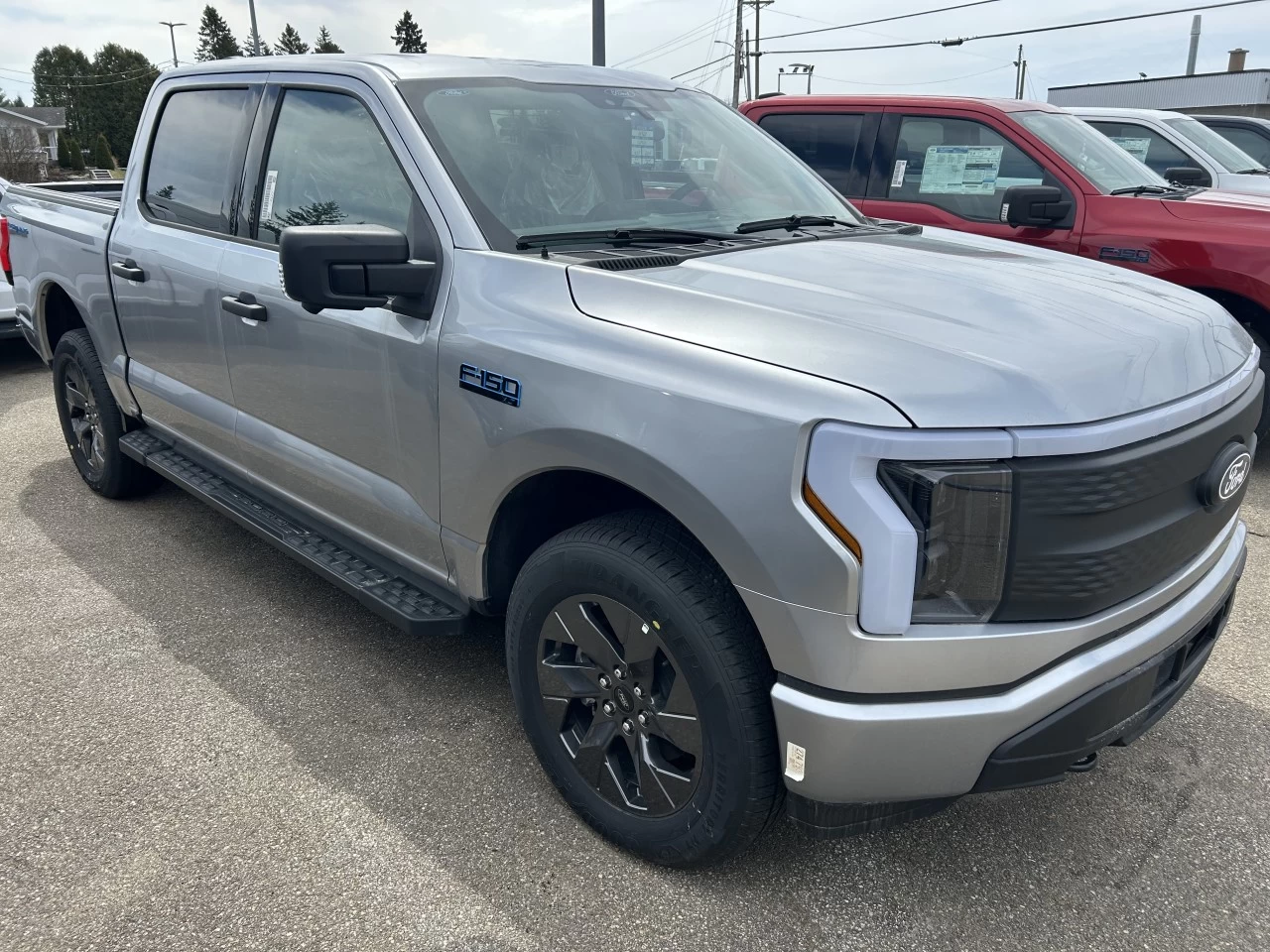 2024 Ford F-150 Lightning XLT 4x4 https://www.st-norbertford.com/resize/b990ff35b810a3abc0cc817b2ca24889-1