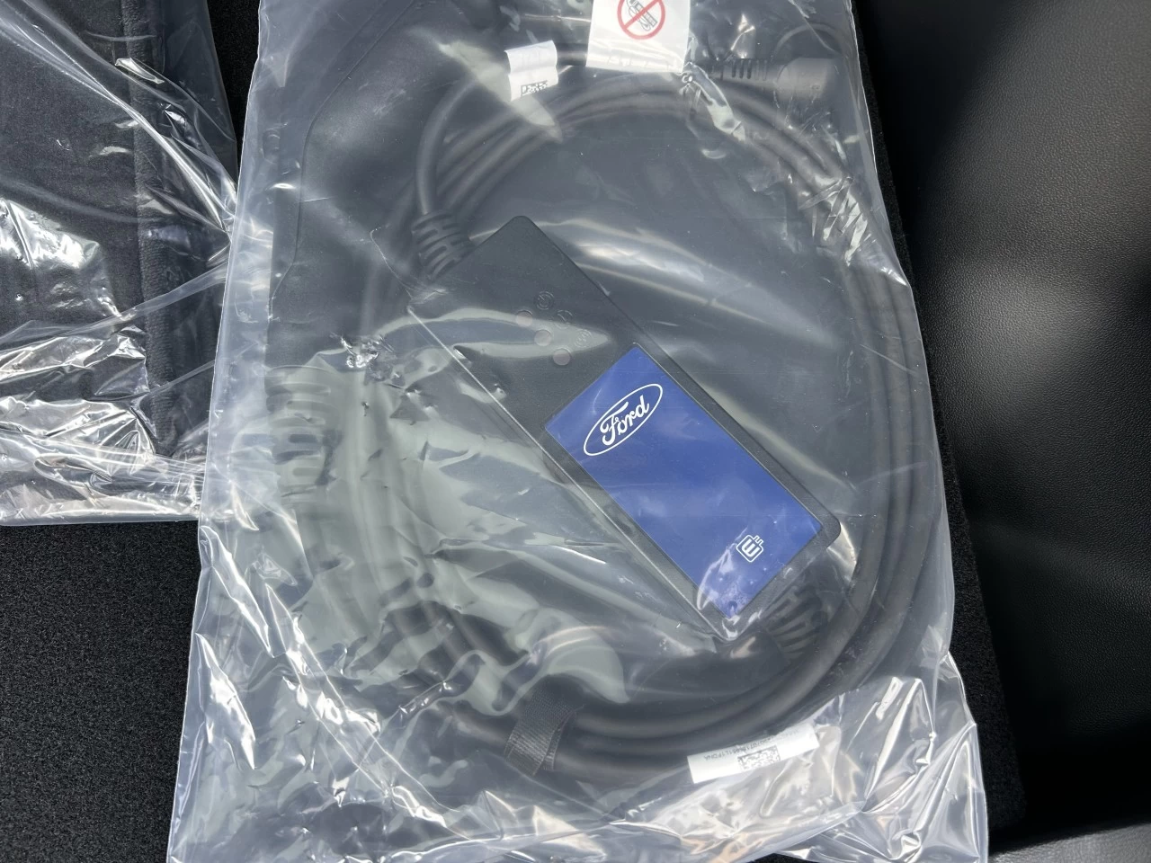 2025 Ford Escape PHEV https://www.st-norbertford.com/resize/b990ff35b810a3abc0cc817b2ca24889-1