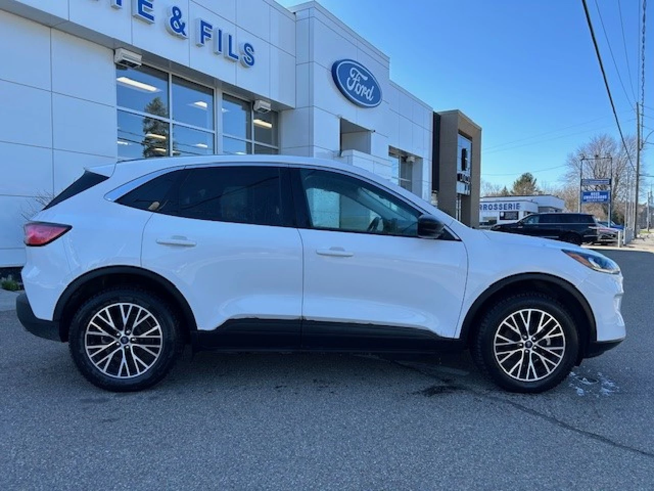 2022 Ford Escape SE Plug-In Hybrid https://www.st-norbertford.com/resize/b990ff35b810a3abc0cc817b2ca24889-1