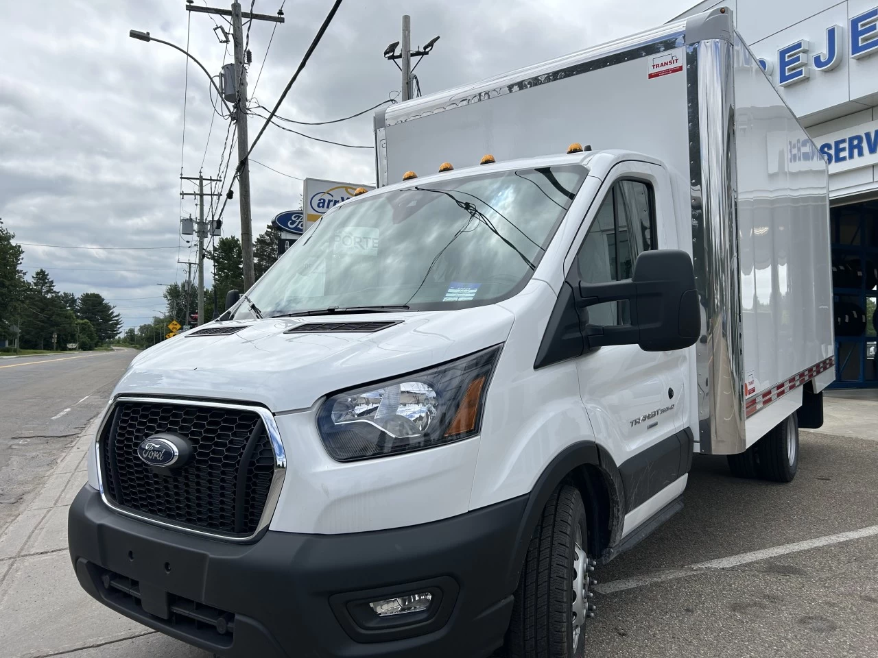 2024 Ford Transit-350 HD T-350 RWD 9950 GVWR DRW Image principale