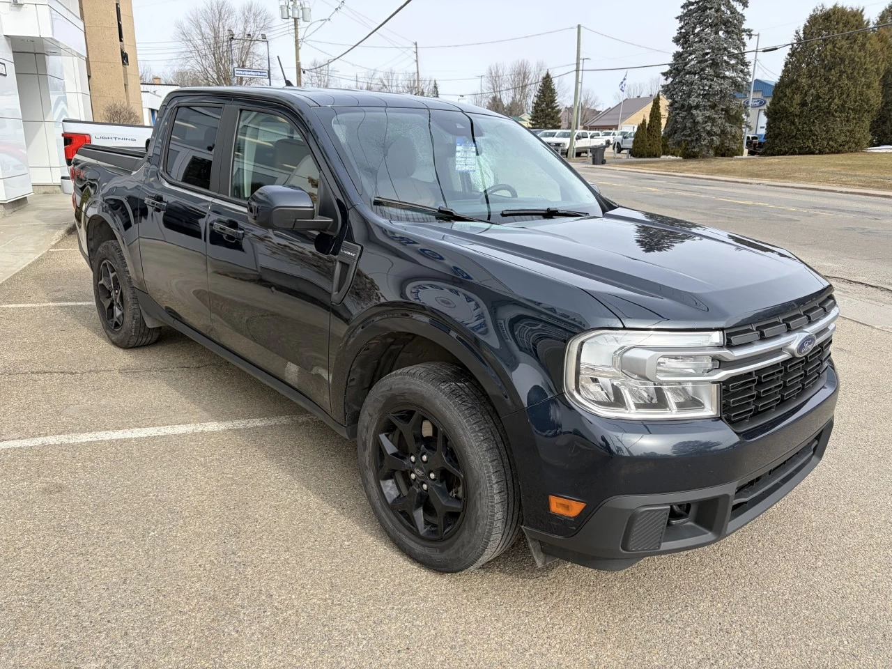 2022 Ford Maverick LARIAT https://www.st-norbertford.com/resize/b990ff35b810a3abc0cc817b2ca24889-1