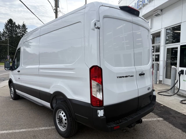 Ford Transit fourgon utilitaire T-250 148" Med Rf 9070 GVWR RWD 2026