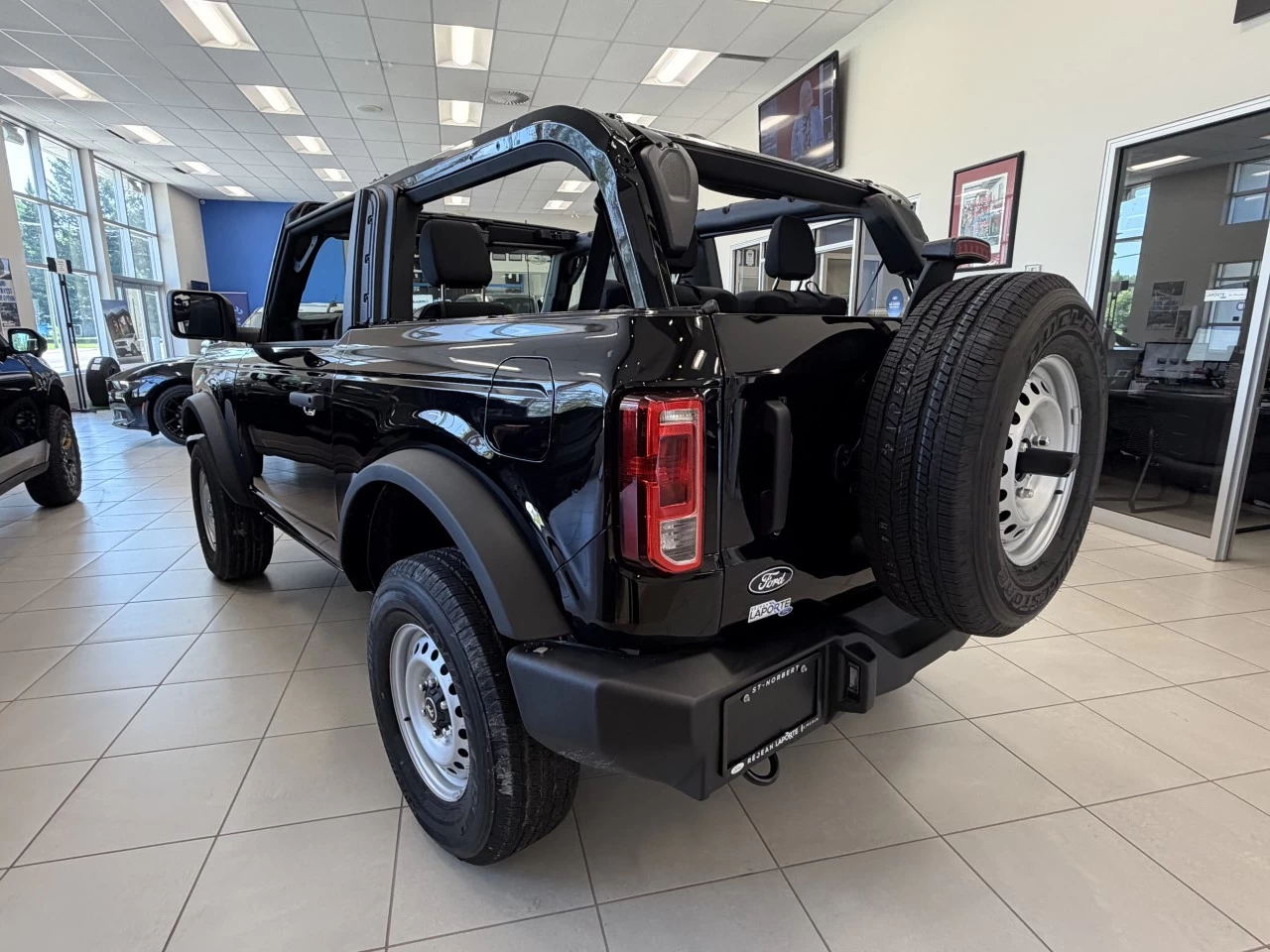 2026 Ford Bronco Base https://www.st-norbertford.com/resize/b990ff35b810a3abc0cc817b2ca24889-1