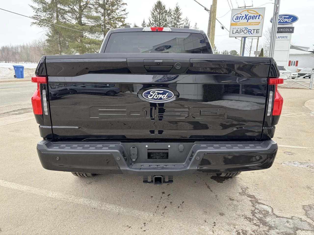 2025 Ford F-150 Lightning FLASH https://www.st-norbertford.com/resize/b990ff35b810a3abc0cc817b2ca24889-1