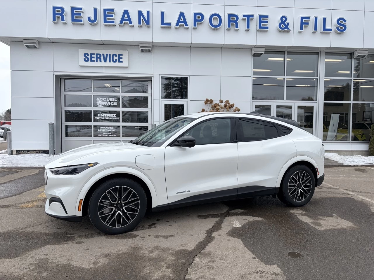 2025 Ford Mustang Mach-E PREMIUM BATTERIE LONGUE DURÉE https://www.st-norbertford.com/resize/b990ff35b810a3abc0cc817b2ca24889-1