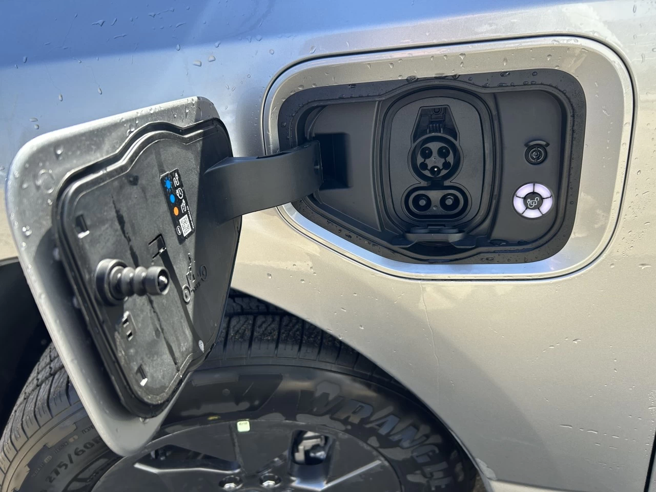 2025 Ford F-150 Lightning FLASH https://www.st-norbertford.com/resize/b990ff35b810a3abc0cc817b2ca24889-1