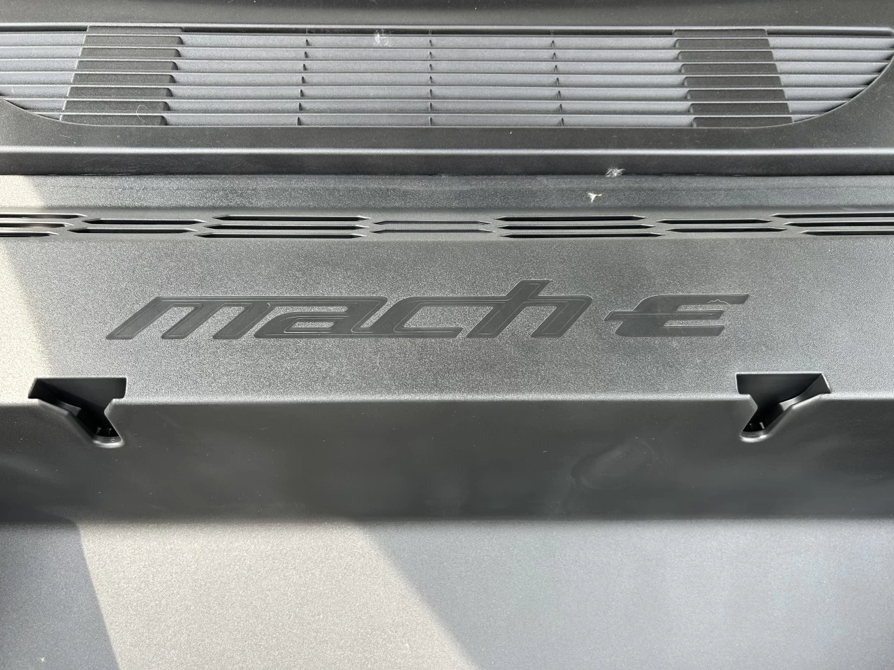 2025 Ford Mustang Mach-E PREMIUM AWD https://www.st-norbertford.com/resize/b990ff35b810a3abc0cc817b2ca24889-1
