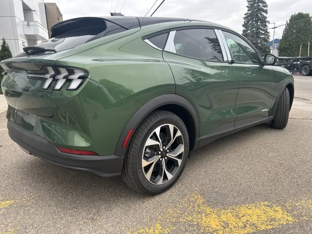 Ford Mustang Mach-E SELECT AWD 2025