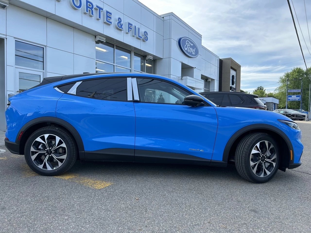2024 Ford Mustang Mach-E Select AWD https://www.st-norbertford.com/resize/b990ff35b810a3abc0cc817b2ca24889-1