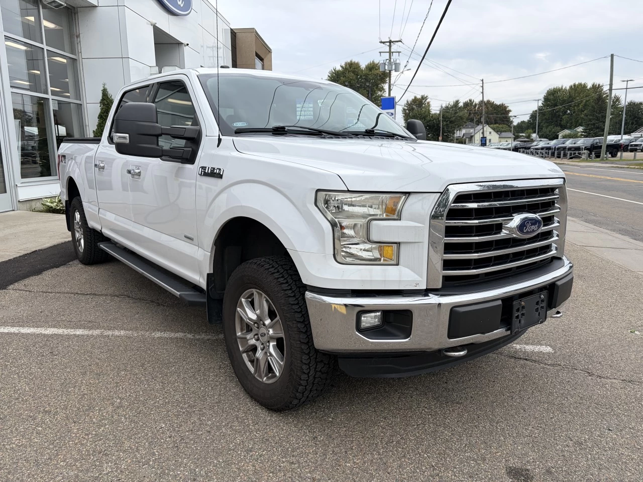 2016 Ford F-150 XLT https://www.st-norbertford.com/resize/b990ff35b810a3abc0cc817b2ca24889-1
