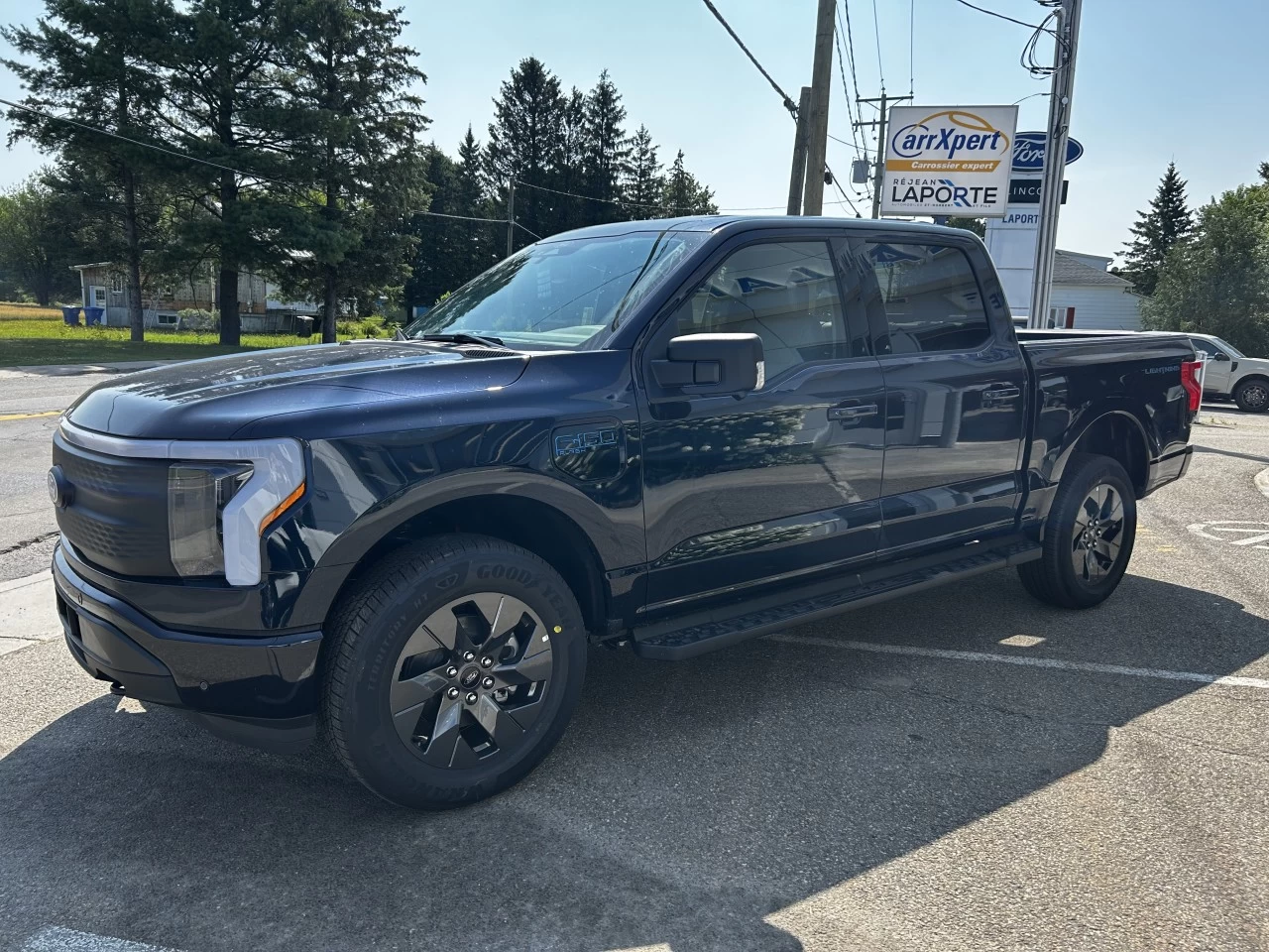 2025 Ford F-150 Lightning FLASH https://www.st-norbertford.com/resize/b990ff35b810a3abc0cc817b2ca24889-1