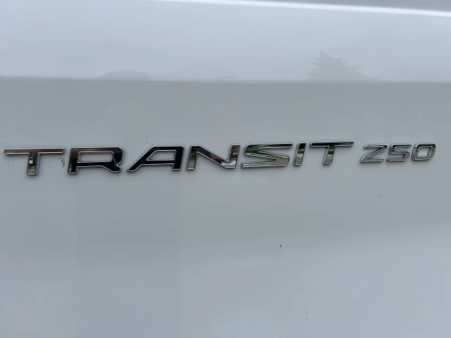 Ford Transit fourgon utilitaire T-250 148" Med Rf 9070 GVWR RWD 2025