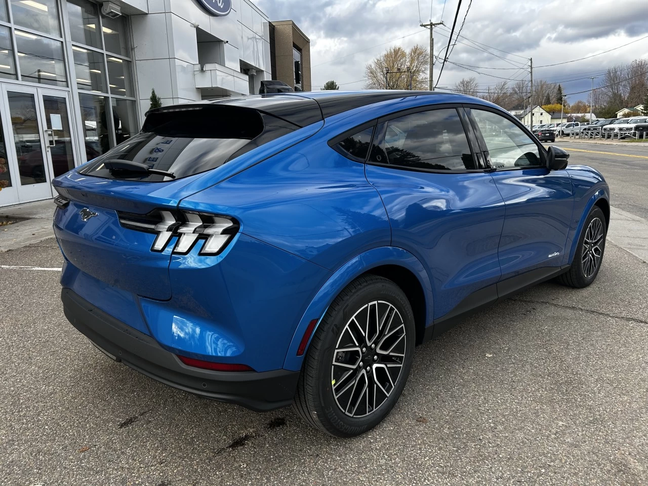 2025 Ford Mustang Mach-E PREMIUM AWD https://www.st-norbertford.com/resize/b990ff35b810a3abc0cc817b2ca24889-1