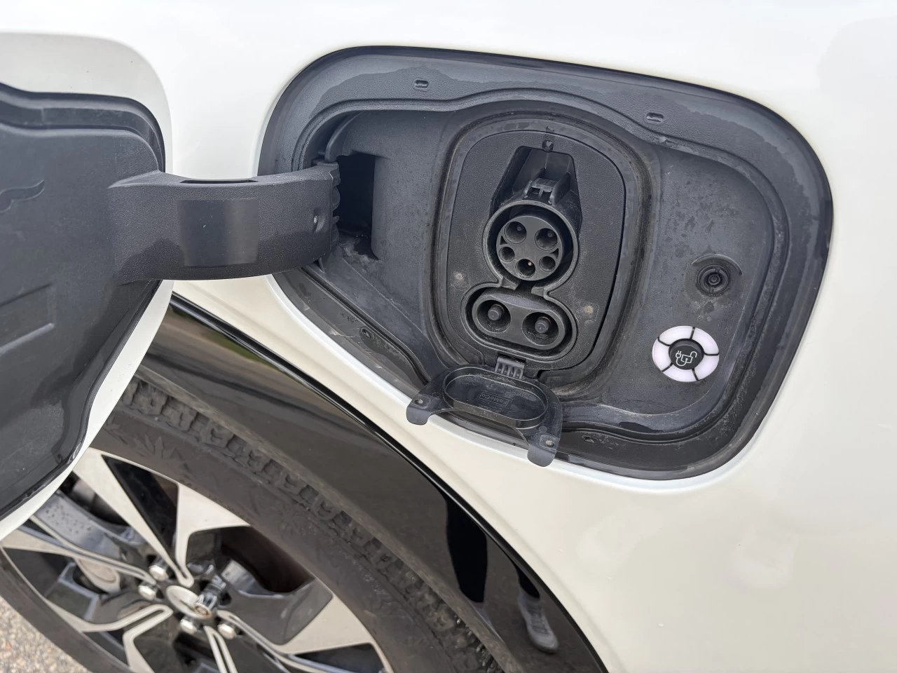 2021 Ford Mustang Mach-E PREMIUM AWD BATTERIE LOBGUE DURÉE https://www.st-norbertford.com/resize/b990ff35b810a3abc0cc817b2ca24889-1