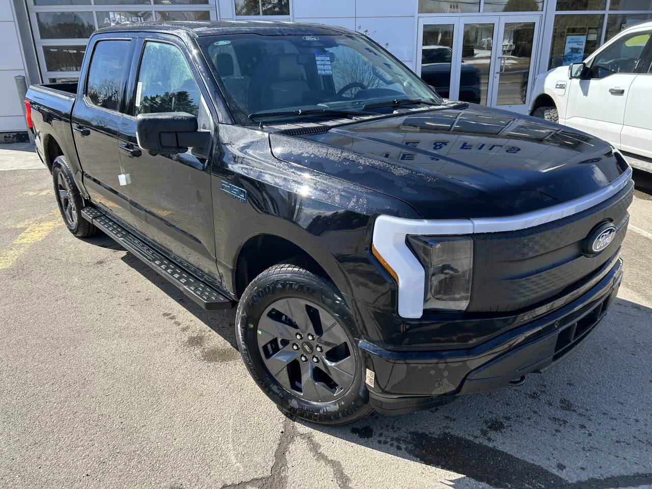 2025 Ford F-150 Lightning Flash 4WD https://www.st-norbertford.com/resize/b990ff35b810a3abc0cc817b2ca24889-1