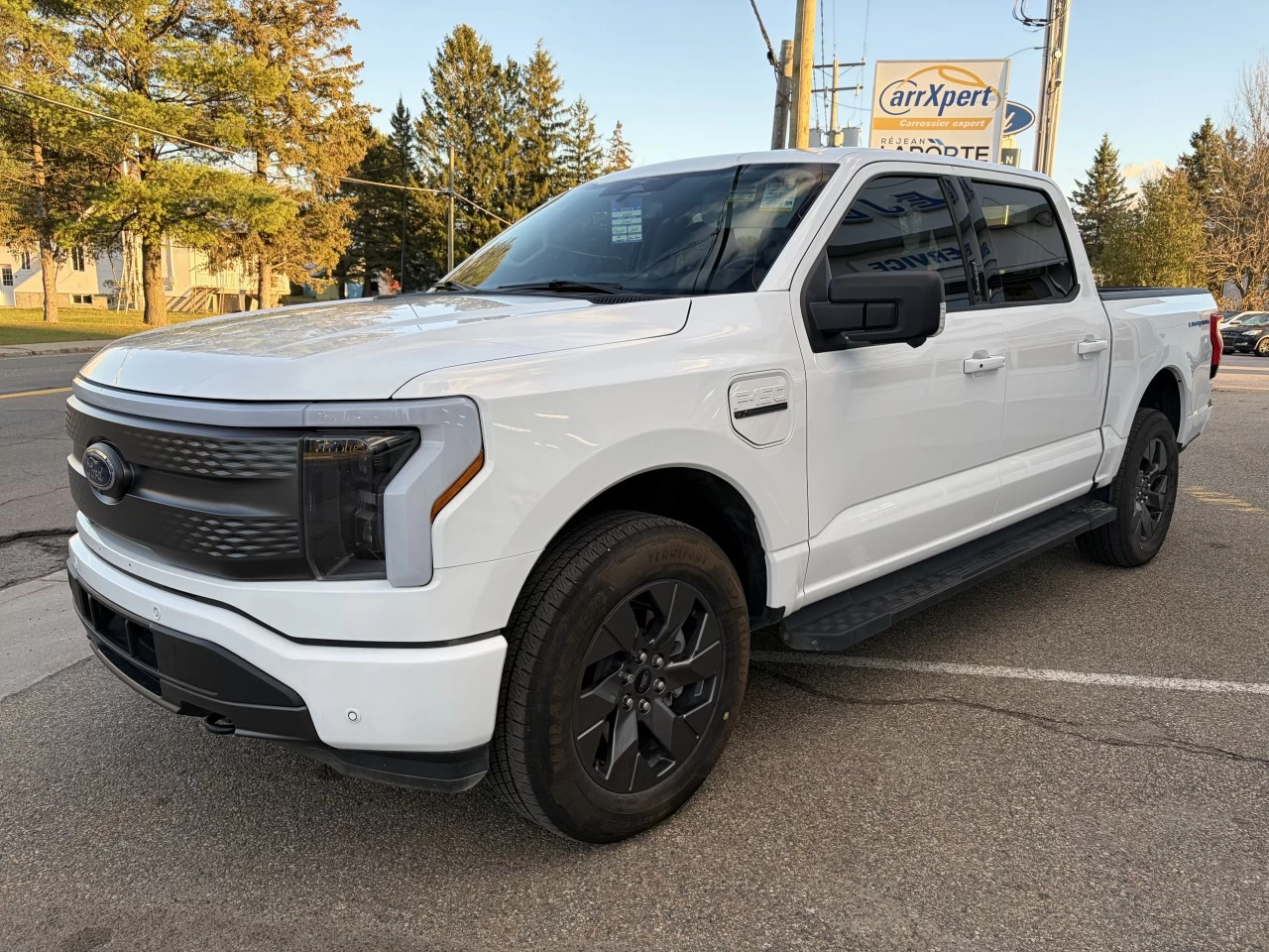 2023 Ford F-150 Lightning XLT Extended Range 131 KWH https://www.st-norbertford.com/resize/b990ff35b810a3abc0cc817b2ca24889-1