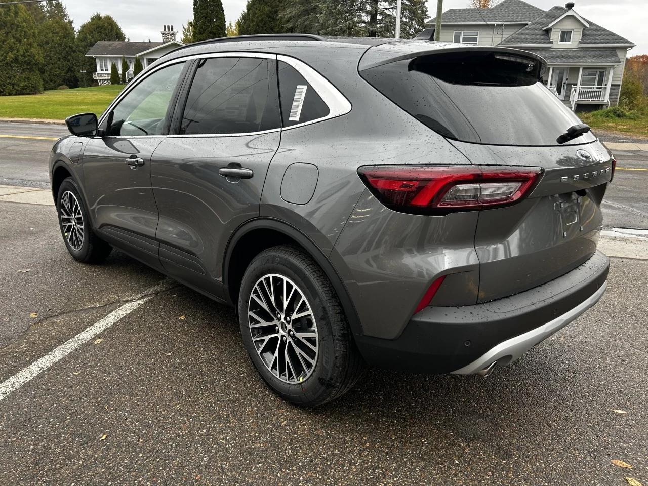 2026 Ford Escape PHEV https://www.st-norbertford.com/resize/b990ff35b810a3abc0cc817b2ca24889-1