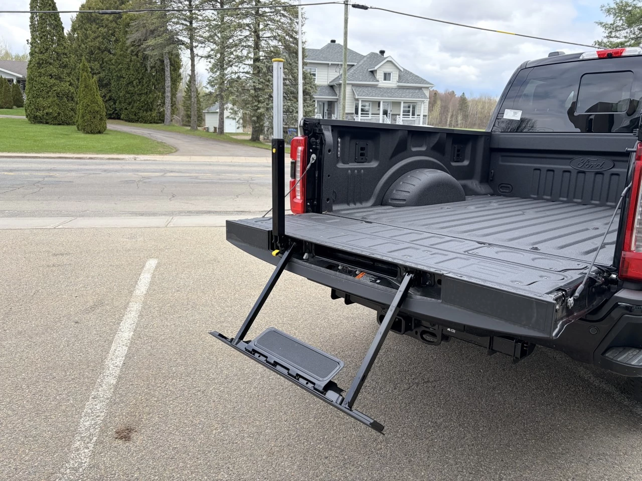 2026 Ford Super Duty F-250 SRW LARIAT Main Image