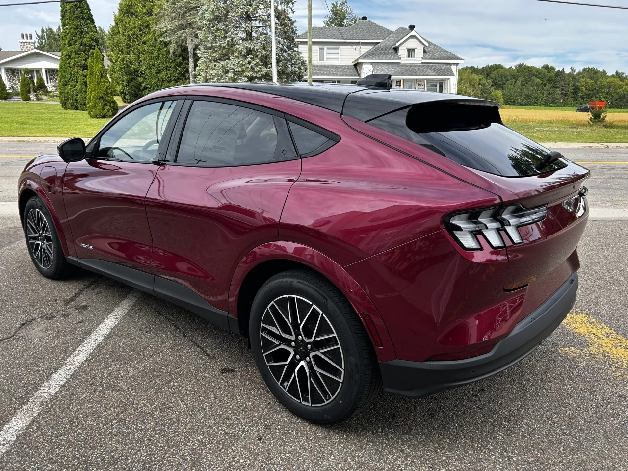 2025 Ford Mustang Mach-E PREMIUM AWD https://www.st-norbertford.com/resize/b990ff35b810a3abc0cc817b2ca24889-1
