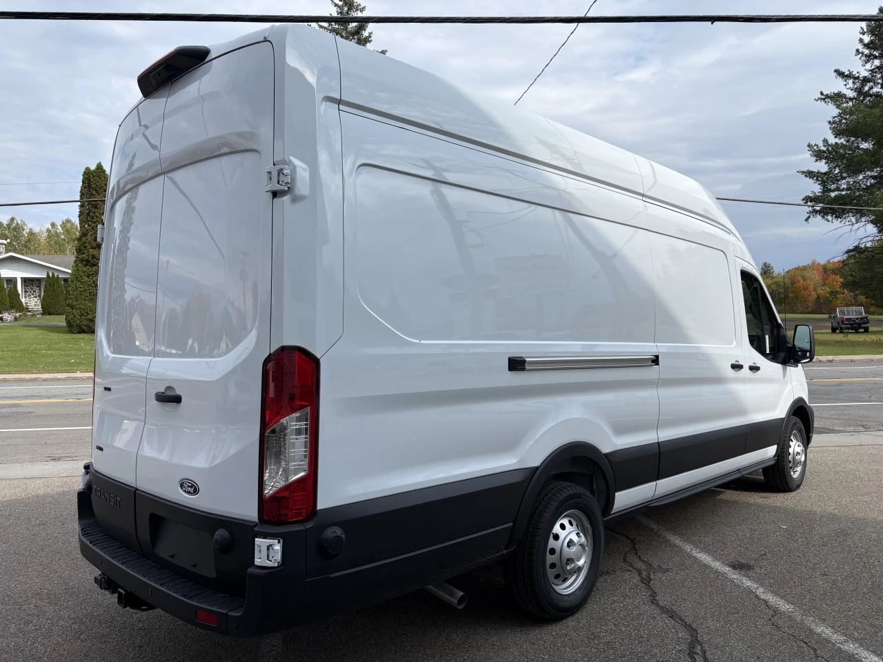 2027 Ford Transit fourgon utilitaire T-350 148" EL Hi Rf 9500 GVWR AWD Main Image