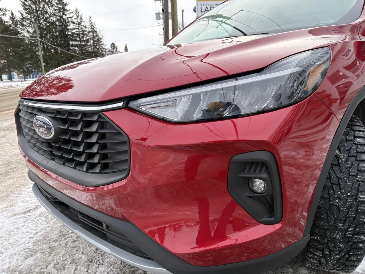 2023 Ford Escape PHEV https://www.st-norbertford.com/resize/b990ff35b810a3abc0cc817b2ca24889-1